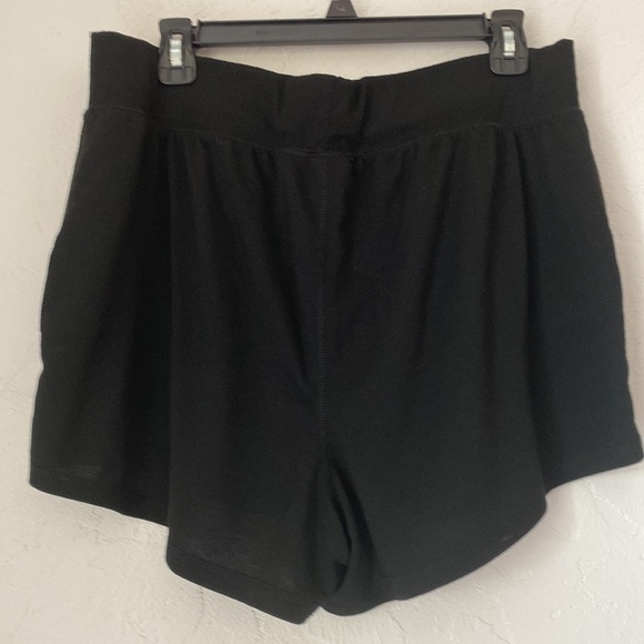 Women’s black shorts athletic work Brand front pockets Wide band on top of pants - Picture 5 of 7